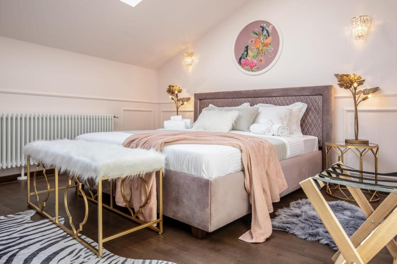 Holt Old Town Luxury Suites 부쿠레슈티 외부 사진