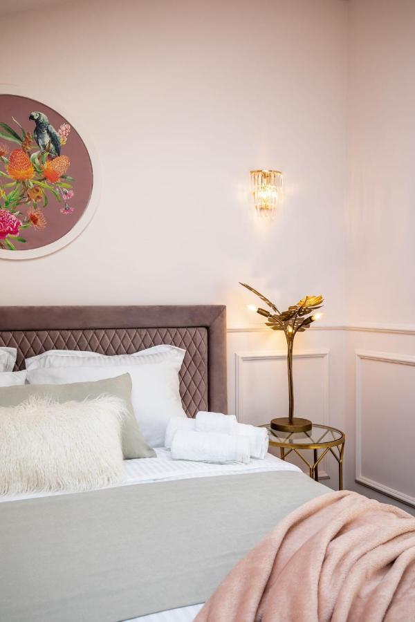 Holt Old Town Luxury Suites 부쿠레슈티 외부 사진